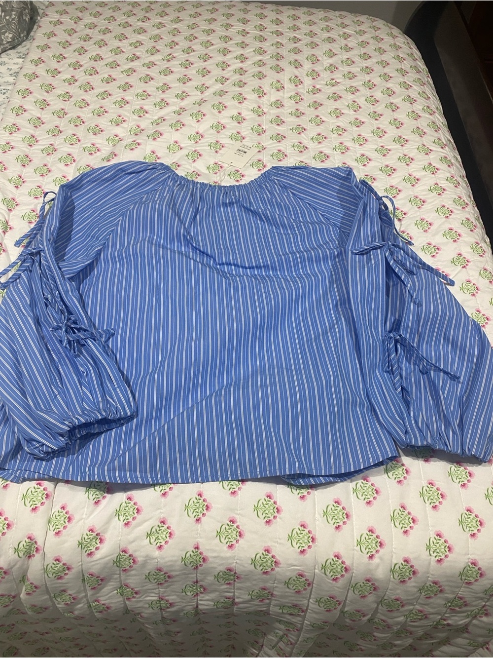 Free Assembly Blue and White Pinstripe Button-Up Shirt NWT XL - Picture 5 of 7
